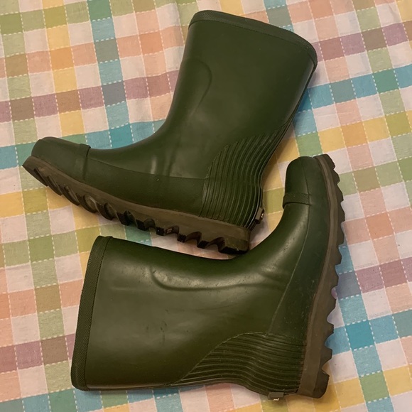 Used Sorel rain boots - Picture 3 of 8